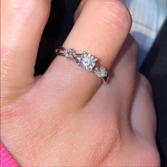 Diamond Promise Ring - Picture 1 of 4
